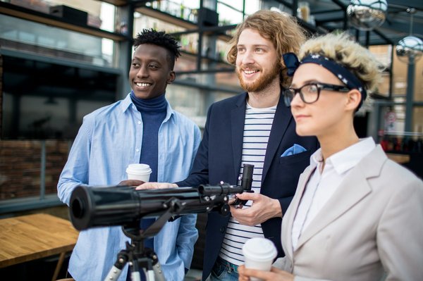 Quelles sont les meilleures techniques pour observer les oiseaux migrateurs en camping?